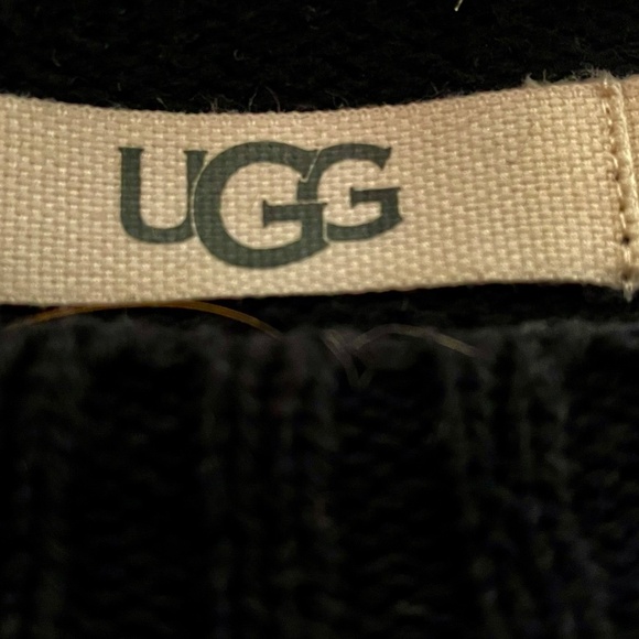 UGG black women’s size medium sweater - Picture 2 of 3